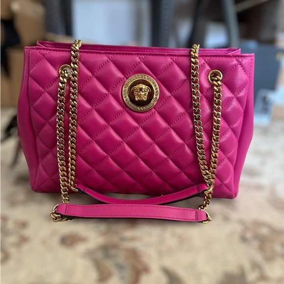 BNWT Versace Nappa Quilted Crossbody Shoulder Bag! - Picture 1 of 3